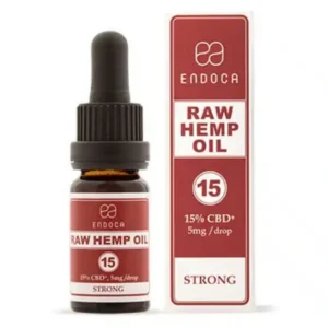 Naast het rood-witte doosje staat een klein flesje Endoca CBD Olie 15% (10 ml) met een druppelaar, met het label 15% CBD+, 5 mg per druppel en "Sterk.