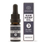 Een flesje en doosje Endoca CBD Olie 3%, gelabeld als medium sterkte met 3% CBD+ en 1mg per druppel.