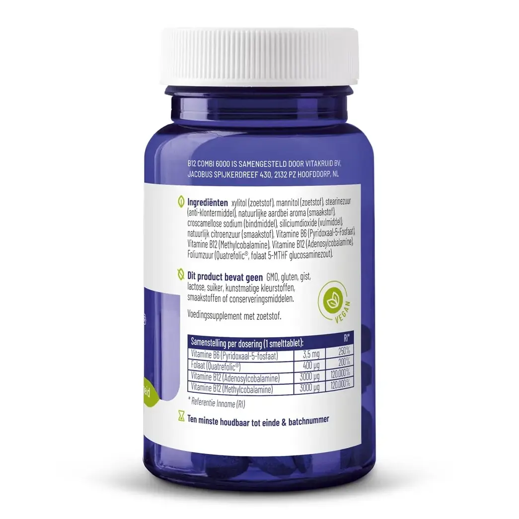 Een blauwe plastic fles Vitakruid - B12 Combi 6000® met folaat en P-5-P (60 smelttabletten), met een witte dop en een Nederlands etiket met ingrediënten, voedingsinformatie en certificeringslogo's.
