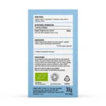 Achterkant van het doosje van MushroomsForLife Biologische paddenstoel Chaga Capsules (60 stuks) met aanwijzingen, voedingsinformatie, ingrediënten, voorzorgsmaatregelen, certificeringen en recyclingsymbolen op een blauwe achtergrond.