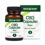 Een bruine fles en doos met het opschrift „Wedihemp – 5% RAW CBD-capsules”, elk met 60 capsules die 27 mg CBD + CBDa per capsule bevatten, afgebeeld in een groen-witte verpakking.